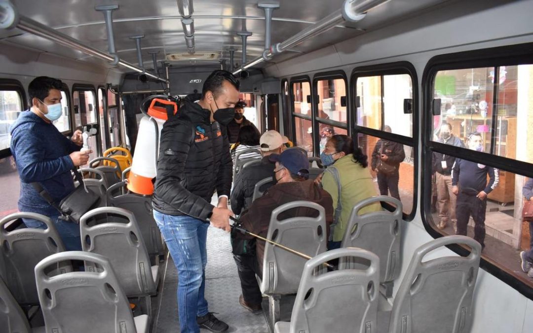 Retoman transportistas campaña de sanitización de unidades por aumento de covid