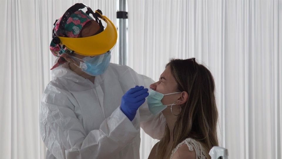Mujer pierde el cartílago de su nariz al hacerse prueba de Covid-19