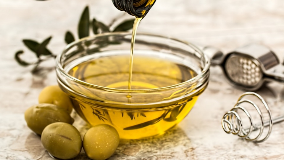 Revelan la importancia de consumir una cucharada de aceite de oliva por día
