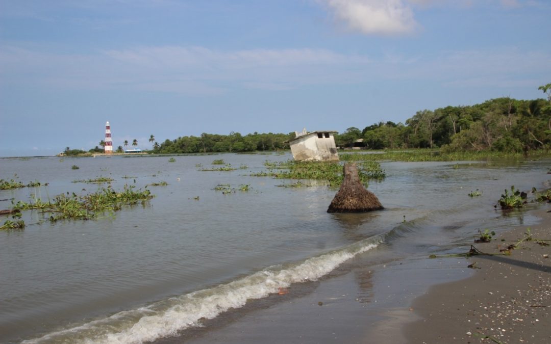 En Centla, el mar devora a la comunidad “El Bosque”, sus habitantes piden ayuda a las autoridades.