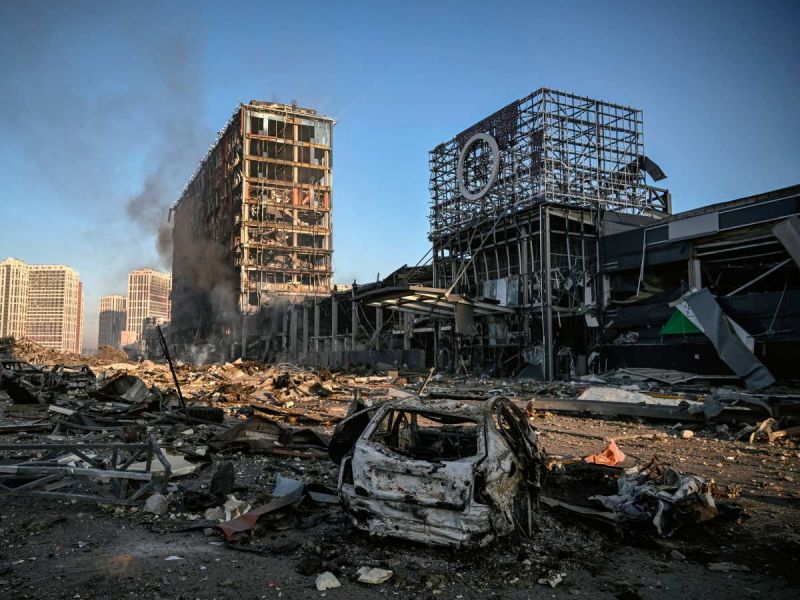 Rusia bombardea centro comercial en Kiev; hay al menos 8 muertos