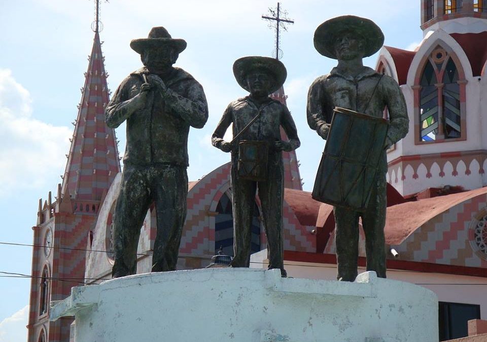 En Nacajuca, exigen al cabildo no llevar a cabo la remoción del monumento a los tamborileros que se encuentra en la entrada principal del municipio.