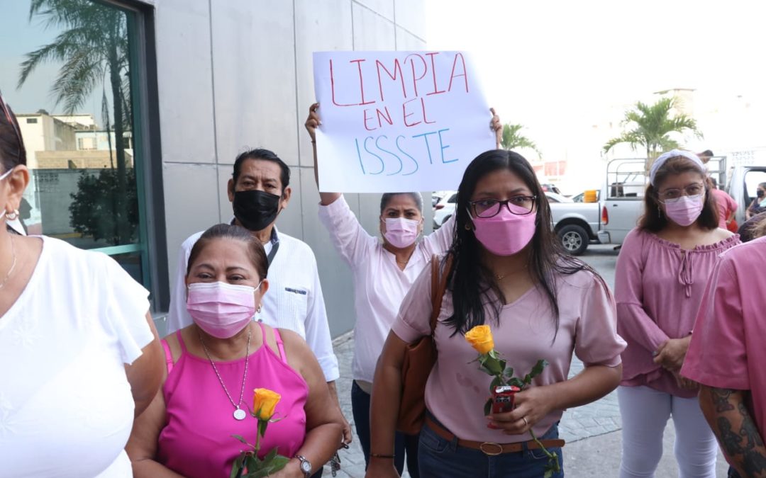 Trabajadores de la delegación del ISSSTE en Villahermosa denuncian acoso laboral de directivos.