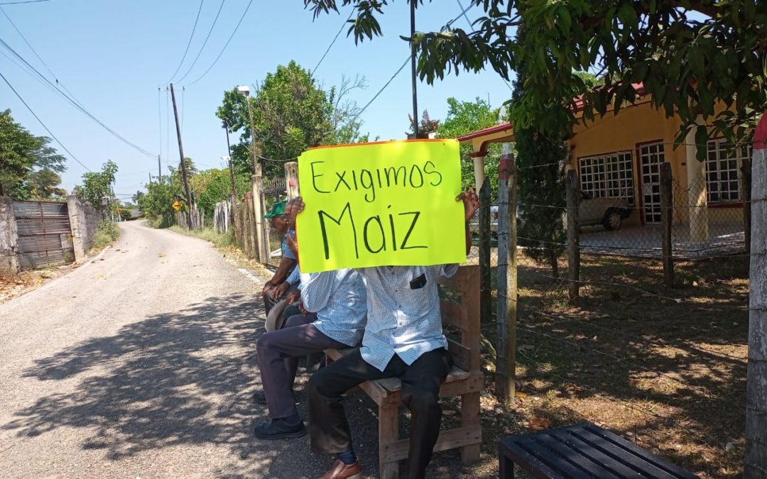 Protestan por desabasto de maíz y el incremento de los precios de productos de la canasta básica en tiendas Diconsa.