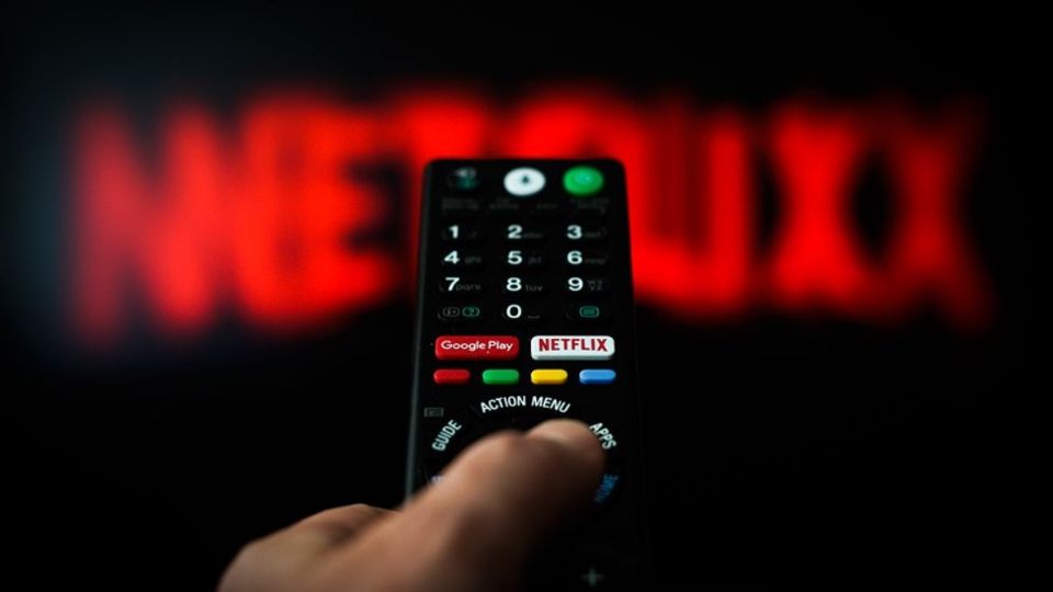 Netflix estudia poner anuncios luego de caída de suscriptores