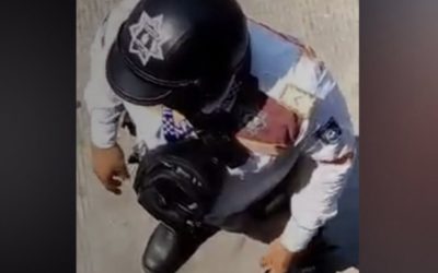Captan a un agente de tránsito pidiendo “moche” a motociclista en Cárdenas