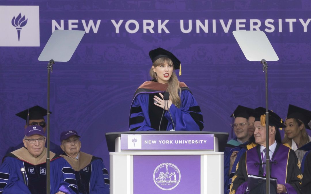 La cantante Taylor Swift recibió un doctorado honorífico en Nueva York