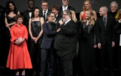 Gael Garcia y Guillermo Del Toro se avientan un “palomazo” en el Festival de Cannes