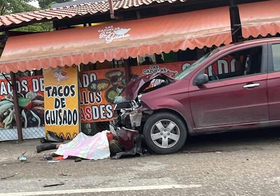 Muere atropellado un  obrero de la refinería en la carretera Comalcalco-Paraíso.