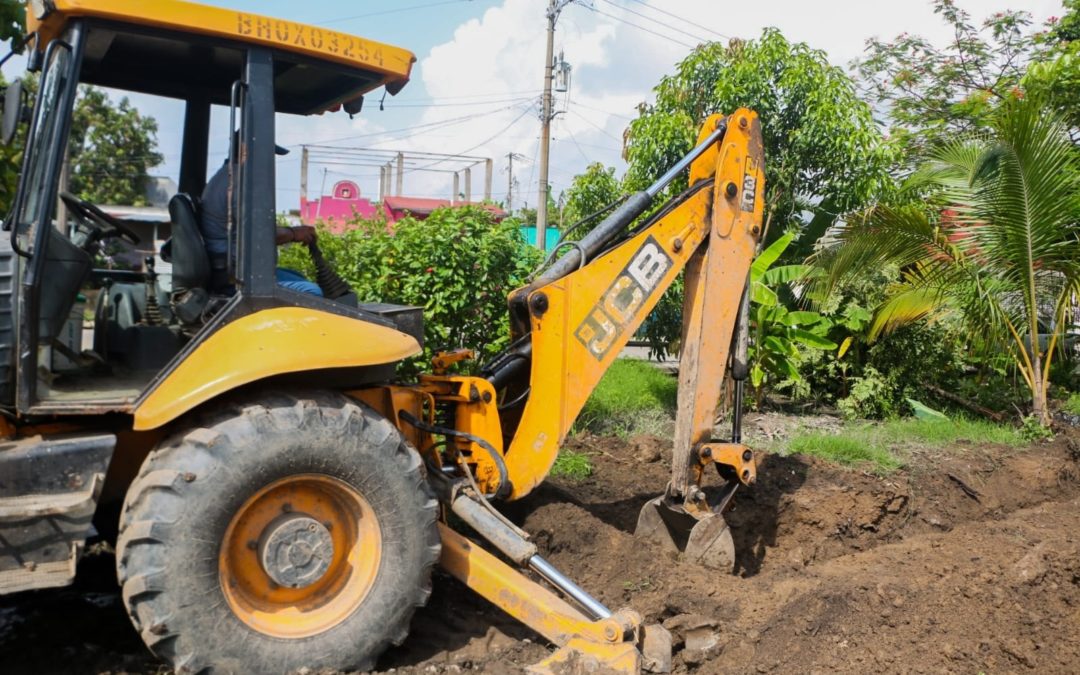 Gobierno de Huimanguillo realiza desazolve de los drenes del municipio