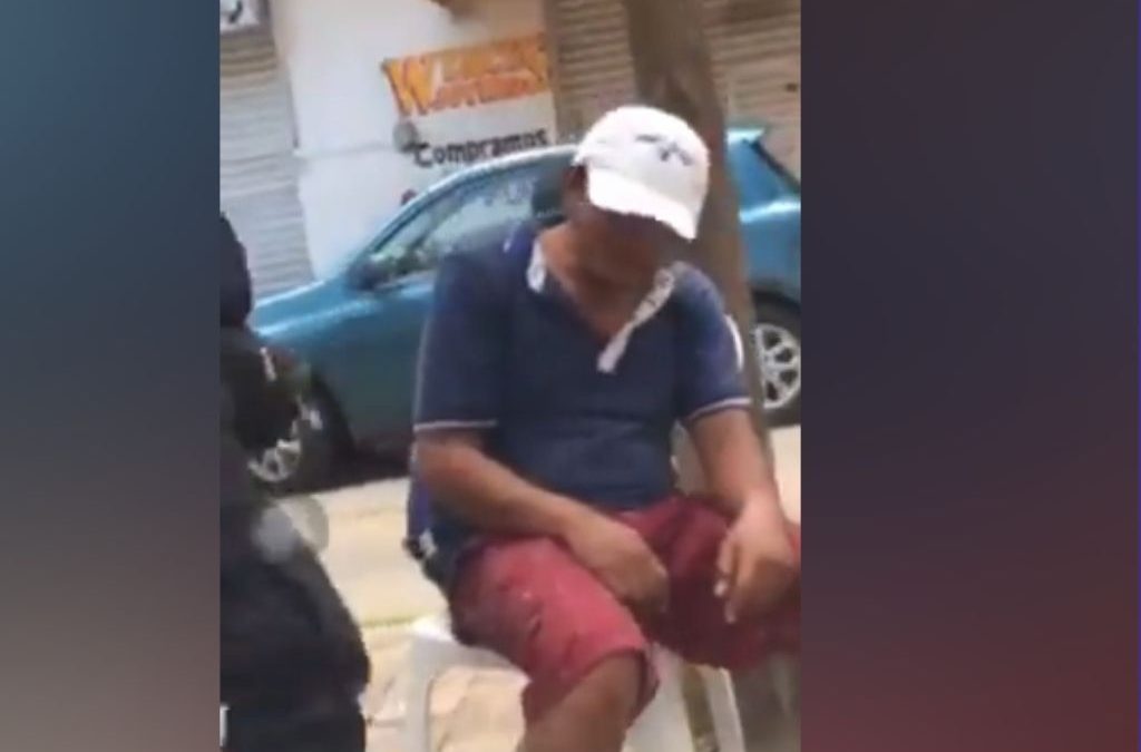Graban a policía agrediendo a un sujeto en Villahermosa