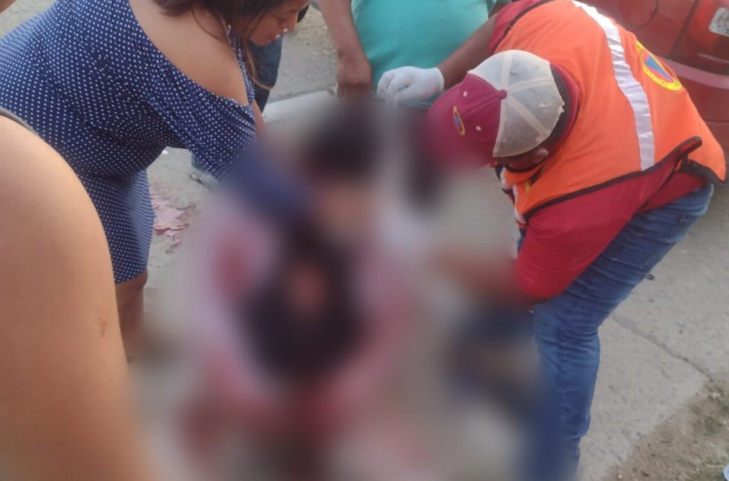 Choque entre dos motocicletas deja 2 personas con lesiones graves en la carretera Cárdenas- Coatzacoalcos
