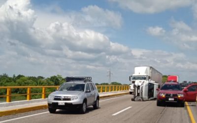 Accidente en el puente Samaria provoca caos vial en la carretera Villahermosa- Cárdenas
