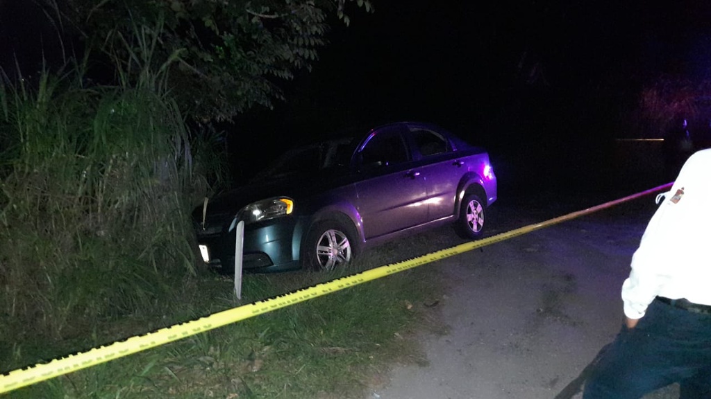 Hallan muerta a una mujer dentro de un auto en la carretera Cardenas-  Villahermosa