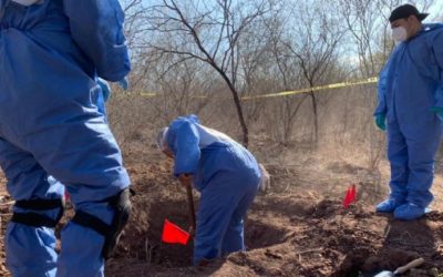 Megafosa clandestina tenía 26 cadáveres; el reto es reconocerlos, aseguran autoridades.