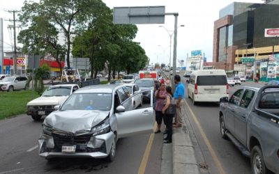 Se registró carambola entre 6 autos en la avenida Adolfo Ruíz Cortines en Villahermosa