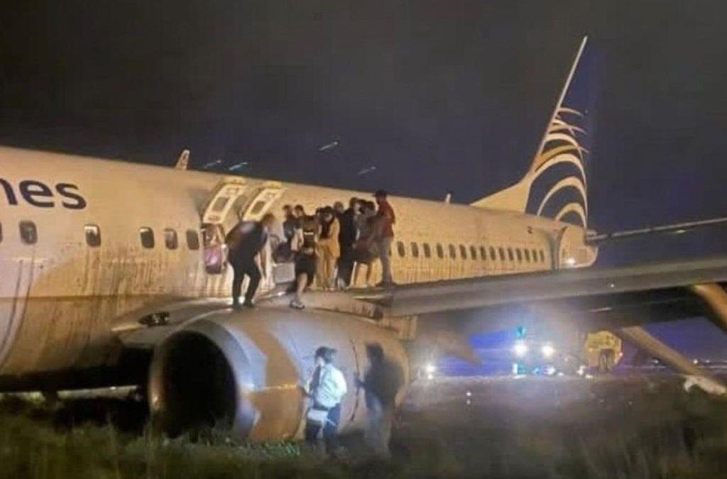 Avión procedente del AICM sale de pista al aterrizar en Panamá