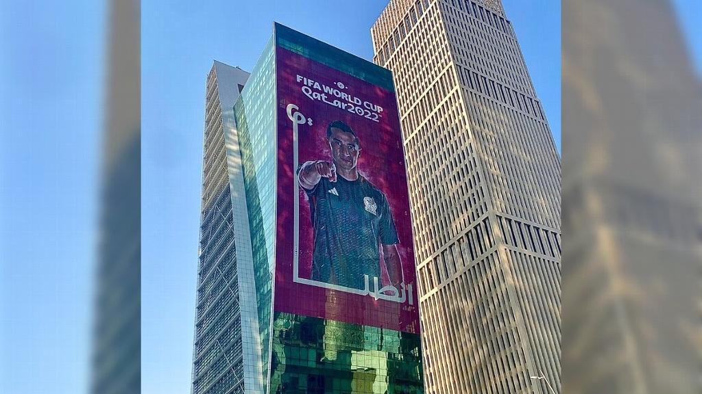 La imagen de Andrés Guardado, ya brilla en el centro financiero de Doha
