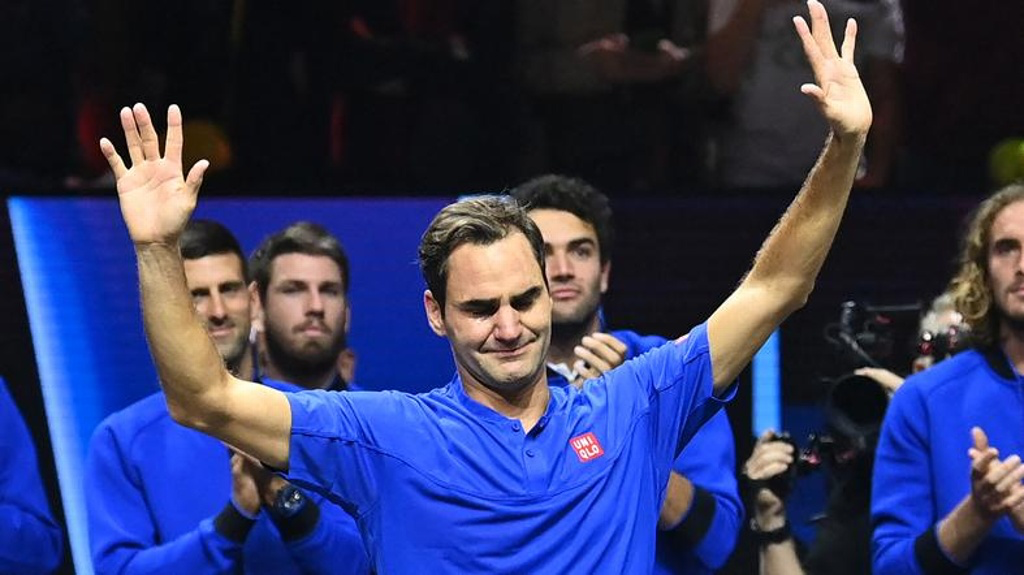 Roger Federer se despide entre lágrimas del tenis profesional