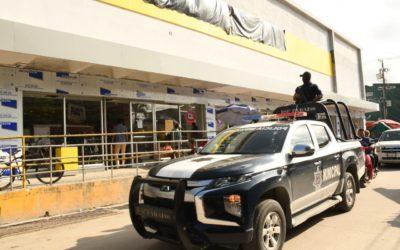 Policía Municipal de Paraíso vigila tiendas y sucursales Bancarias