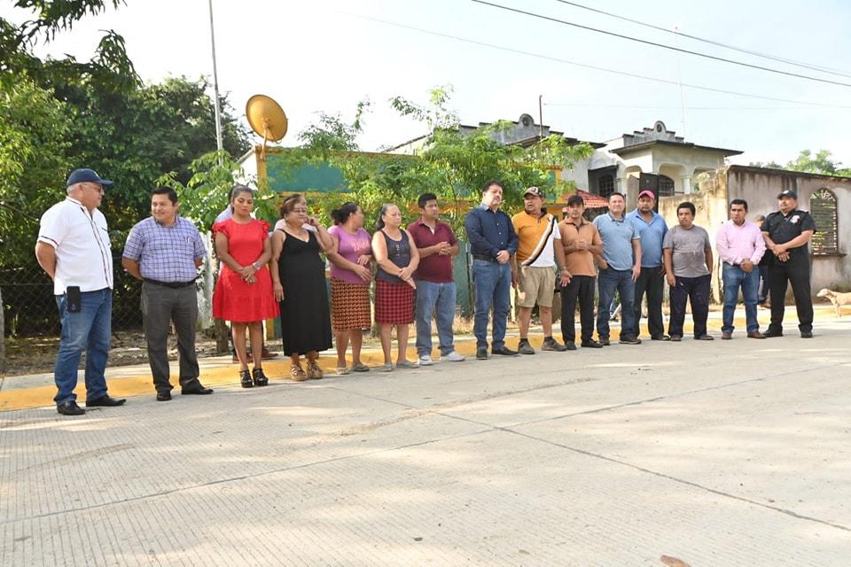 Rescata Oscar Ferrer vialidades en el poblado C-32 de Huimanguillo