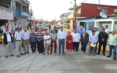 Ha destinado Ferrer más de 100 millones de pesos para rescatar carreteras y vialidades de Huimanguillo. 