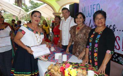 Se gradúa primera generación de taller de tiras bordadas impulsado por la diputada Lorena Méndez, buscan rescatar tradiciones tabasqueñas y empoderar a las mujeres de Comalcalco