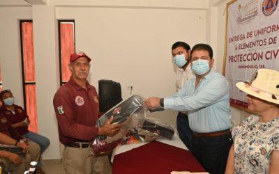Ferrer equipa a elementos de Protección Civil; reciben dotación de uniformes e insumos