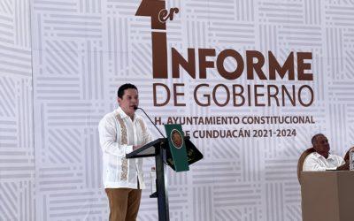 Con un llamado a redoblar esfuerzos, el presidente municipal de Cunduacán, Jesús Abraham Cano González rindió su primer informe de gobierno.
