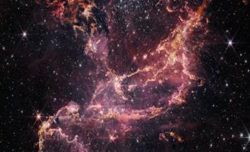 Telescopio Webb descubre polvo estelar en una región cercana a la Vía Láctea