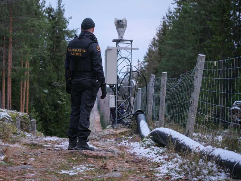 Finlandia inicia obras para construir su muro fronterizo con Rusia.
