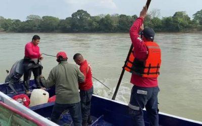 En Cunduacán, luego de tres días de búsqueda, protección civil municipal encontró el cuerpo de la menor que se ahogó en el río “Samaria”, los trabajos para localizar el cuerpo de su abuela, todavía continúan. 
