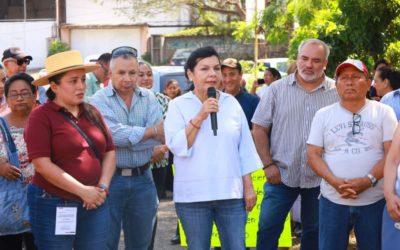 Da Yolanda Osuna banderazo para rehabilitar drenaje sanitario en Huapinol.