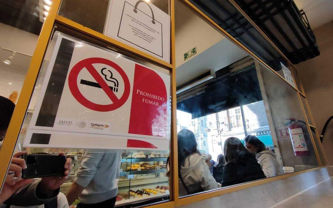 La Dirección Contra Riesgos Sanitarios, aplicó sanción administrativa A un restaurante que incumplió con la ley anti-tabaco.