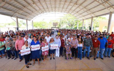 Entrega Yolanda Osuna más apoyos a las mujeres del campo en Centro.