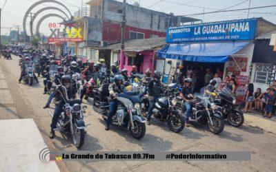 Motociclistas ruedan con la Sedena.