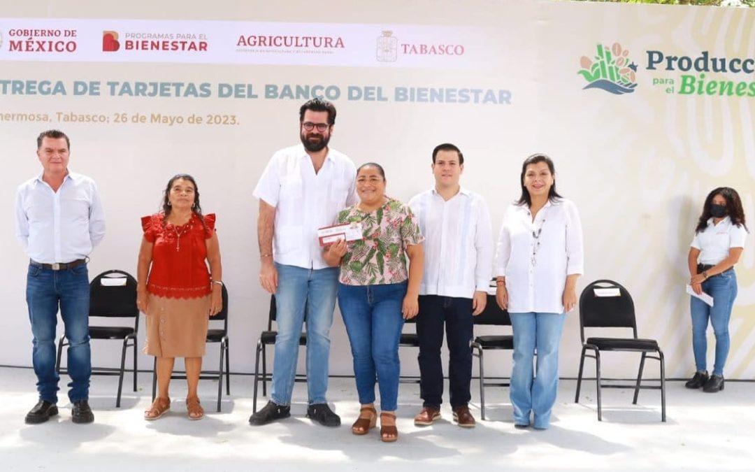 Entregan tarjetas bancarias a beneficiarios del programa “Producción para el bienestar” de Centro.